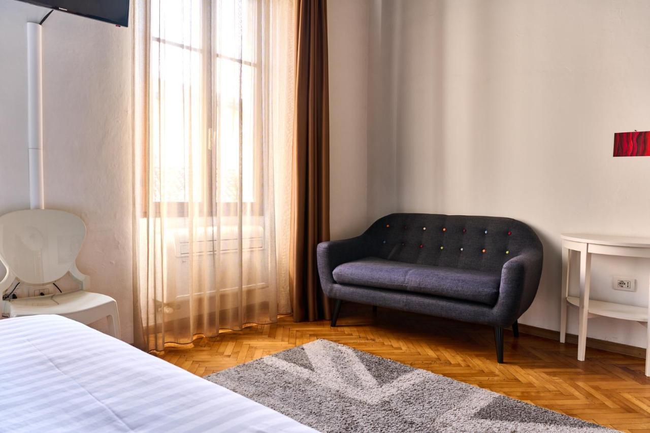 Al Cavour 34 Bed & Breakfast เตรนโต ภายนอก รูปภาพ